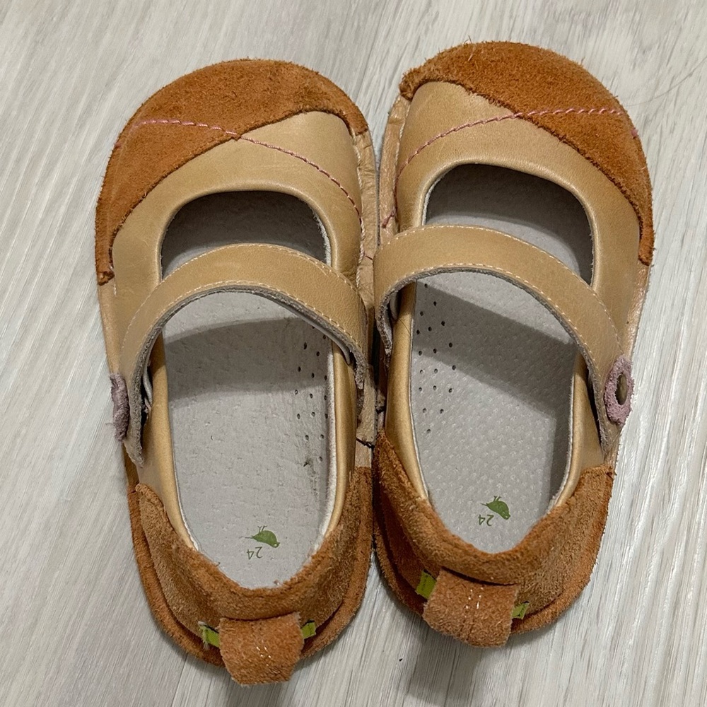 Adorable! Pipit dress shoes tan leather and suede toddler 8 - Picture 3 of 3